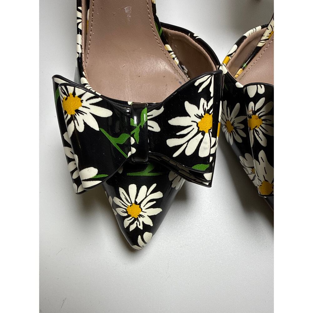 Betsey Johnson Prince Black Daisy Floral Patent D'Orsay Bow Pumps Heels Size 8 - Picture 4 of 6